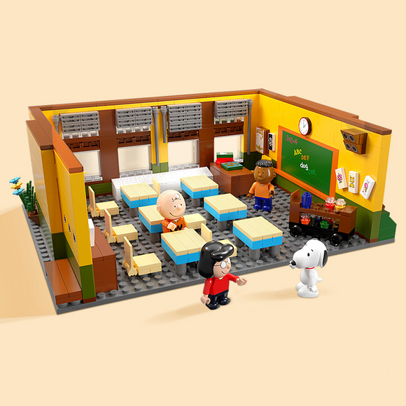 LiNooS Peanuts® Snoopy Every Day Fun Classroom Building Block Set-One Quarter